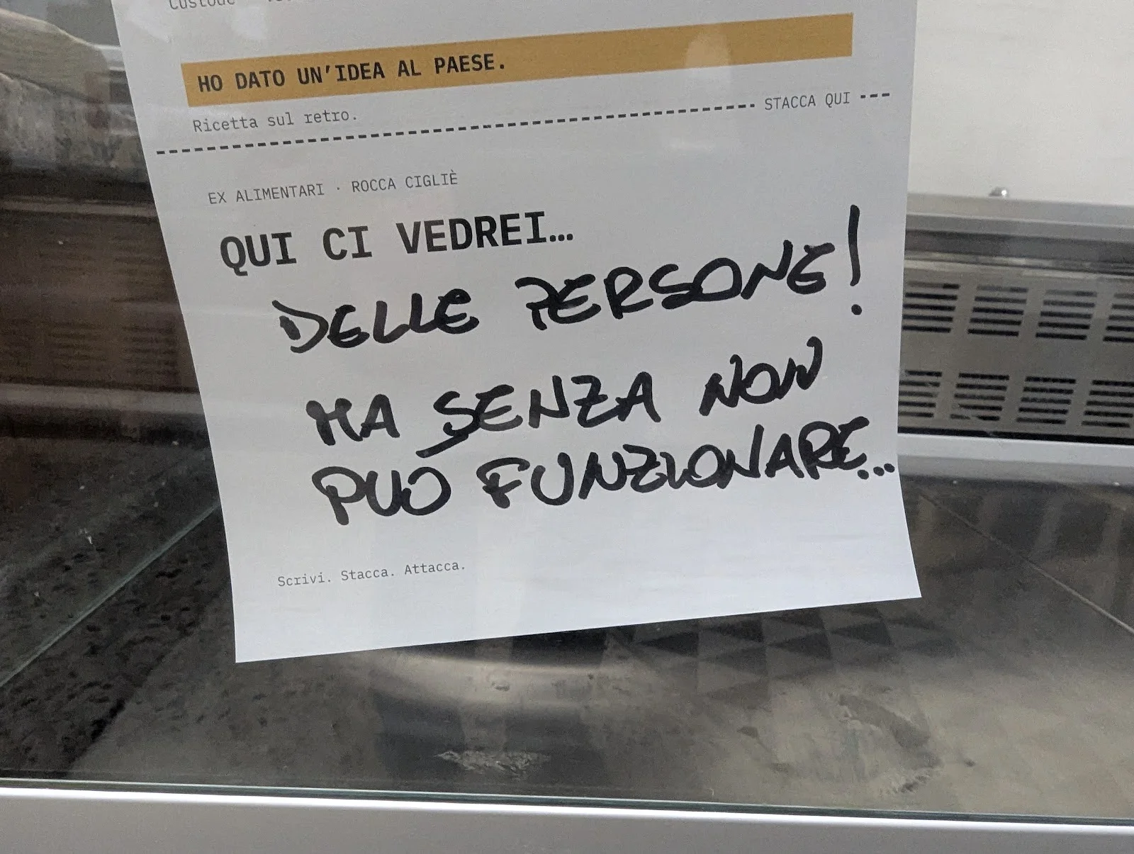 Una scheda idea scritta a mano nell’ex alimentari durante TEST 01